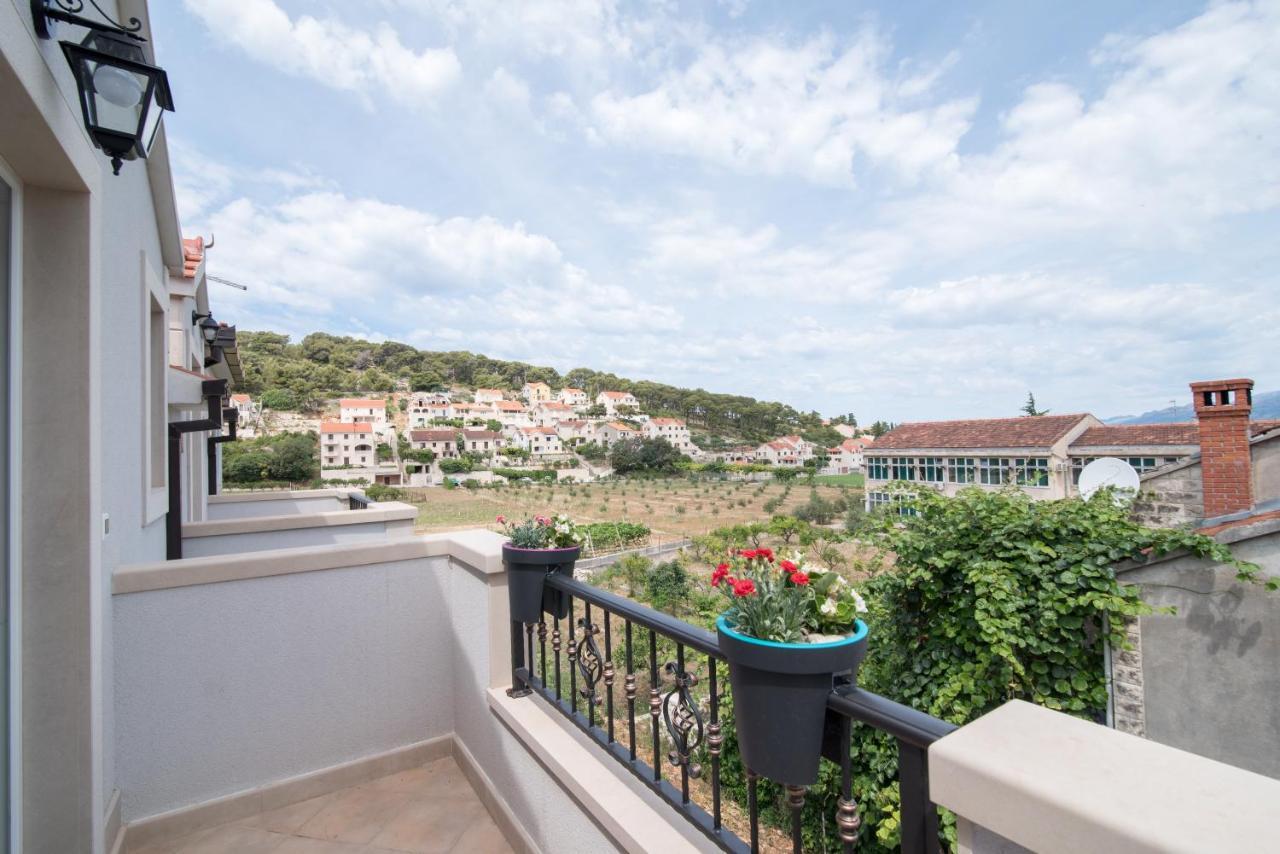 Apartments Mare Postira Extérieur photo