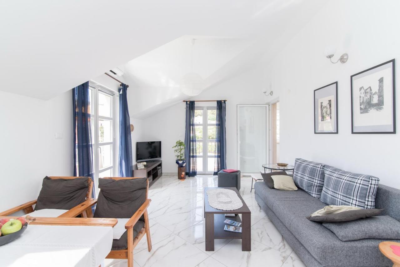 Apartments Mare Postira Extérieur photo