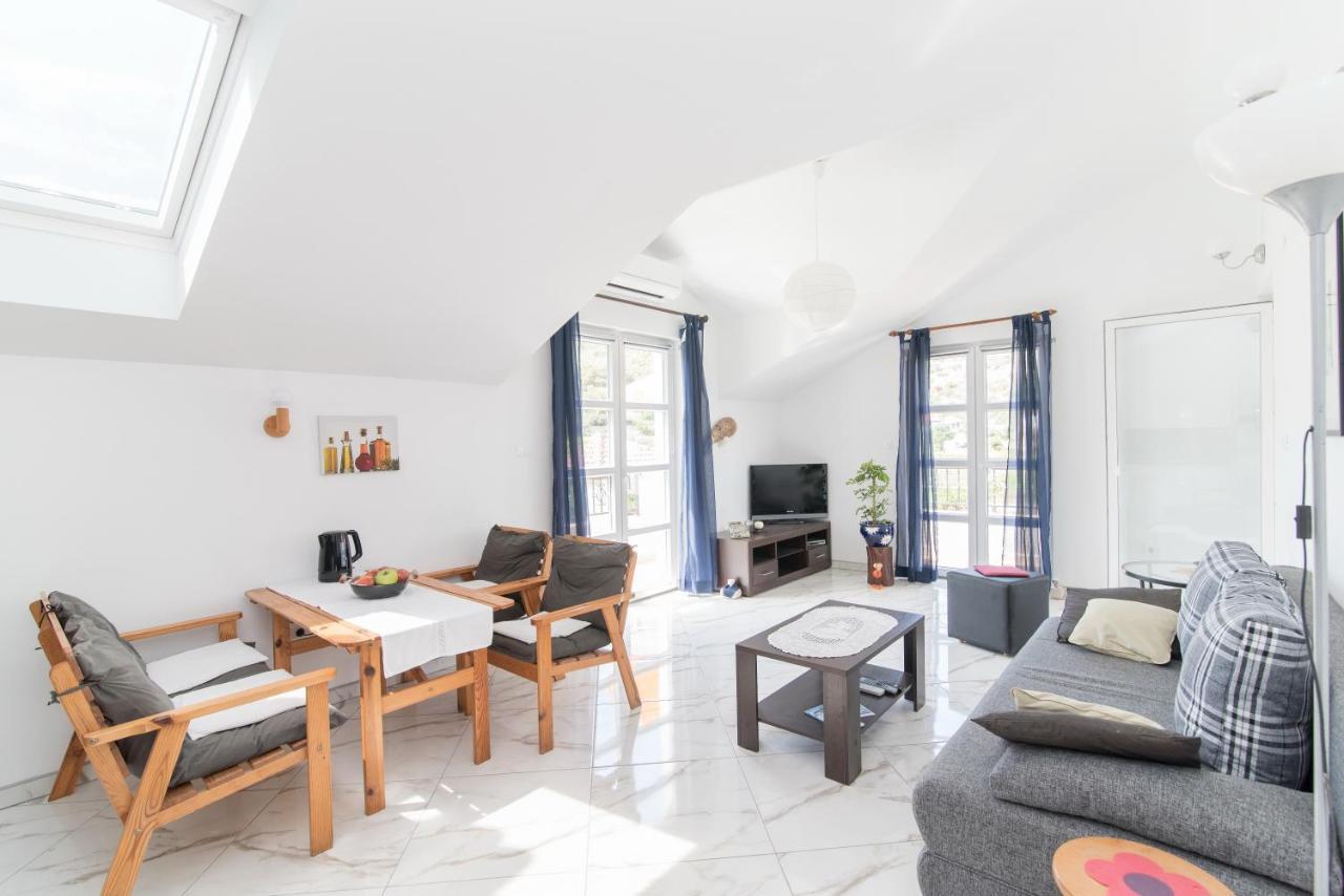 Apartments Mare Postira Extérieur photo