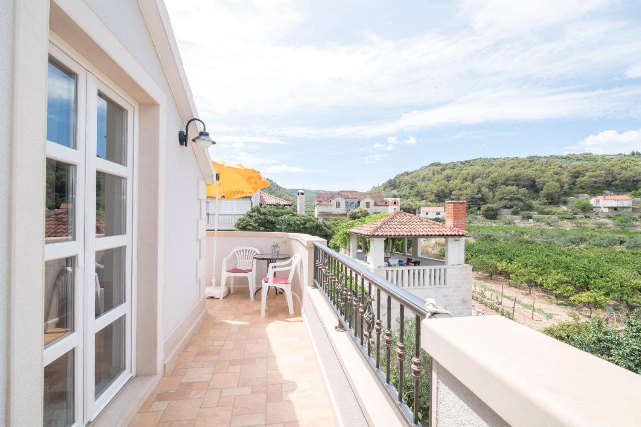 Apartments Mare Postira Extérieur photo